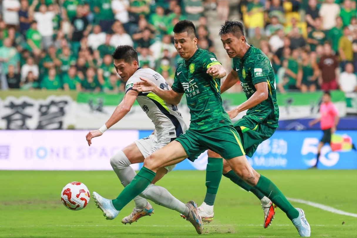 又赢4-0，北京队狂飙4连胜，4人爆发4球，追平海港，仅差申花1分