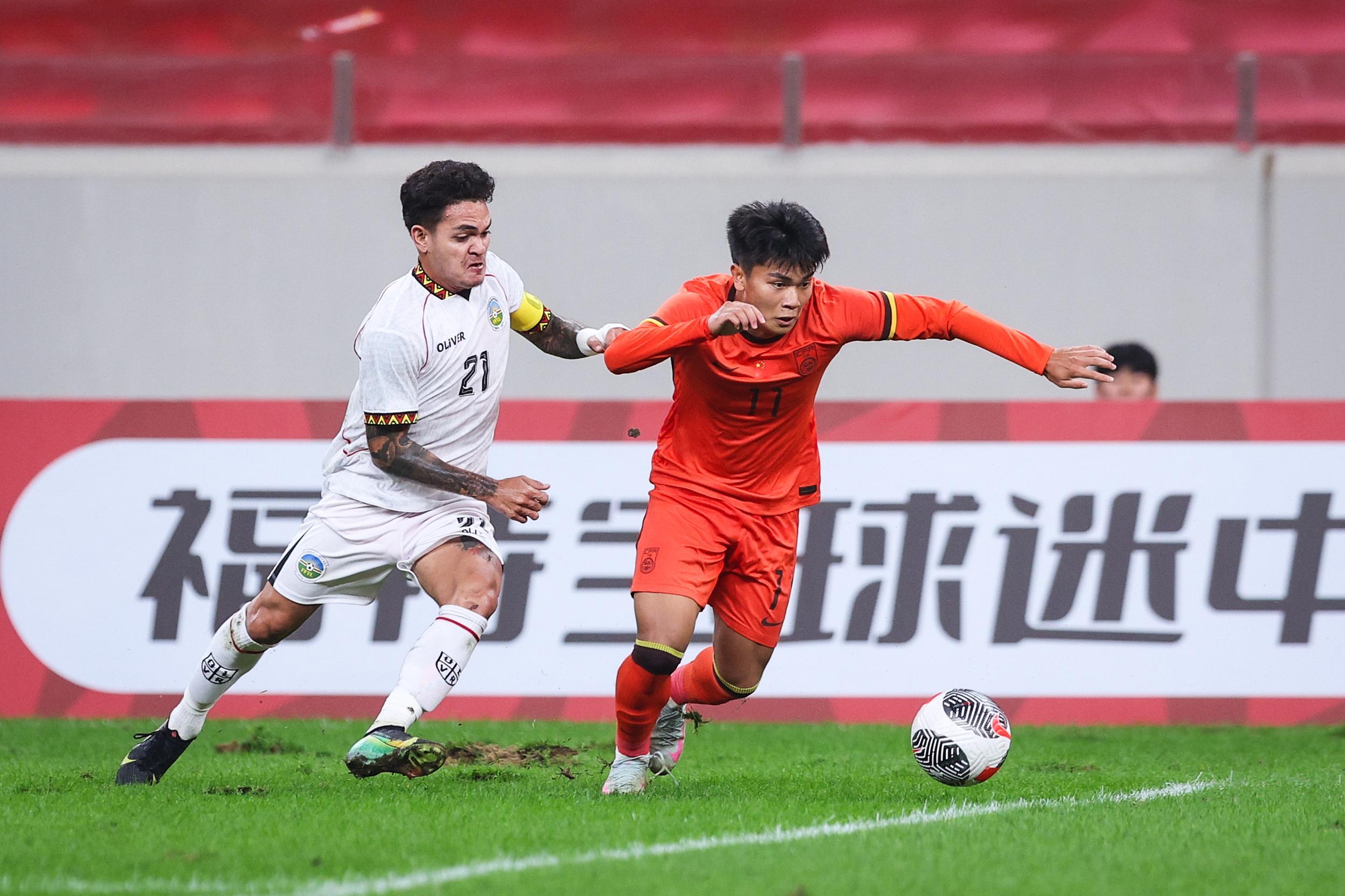 西安国际足球中心负责人：草坪为国外进口，达到国际A级标准